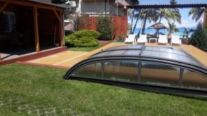 Jardí fora de Király Apartman