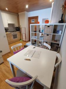 a kitchen with a white table and chairs at PRECIOSO LOSFT FRENTE A PISTAS GRANVALIRA, SOLDEU in Bordes d´Envalira