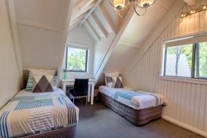 מיטה או מיטות בחדר ב-Gemini Lodge