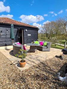 Galeriebild der Unterkunft Inviting 2 bedroom barn conversion rural Norfolk in Loddon