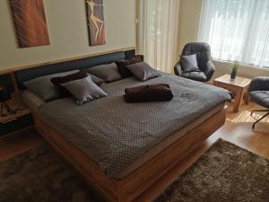 Posteľ alebo postele v izbe v ubytovaní Csabai Apartman