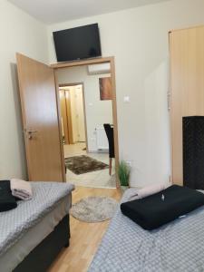 Posteľ alebo postele v izbe v ubytovaní Csabai Apartman