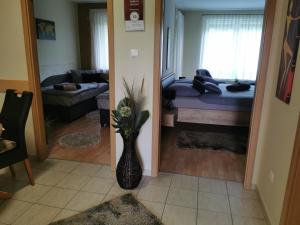 Posteľ alebo postele v izbe v ubytovaní Csabai Apartman