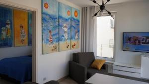 Telewizja i/lub zestaw kina domowego w obiekcie Impresja 42 Apartament z garażem