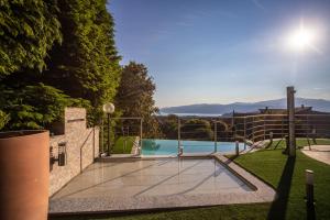 a basketball court in the yard of a house at Villa Buzzi in Besozzo