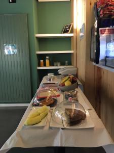 Comida en o cerca de este hotel