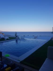 Bazén v ubytovaní Ocean Island Villa alebo v jeho blízkosti