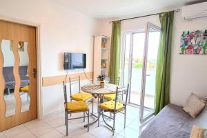 TV a/nebo společenská místnost v ubytování Apartment Red wine