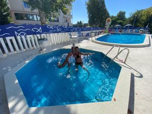 Bazén v ubytovaní Hotel Senior alebo v jeho blízkosti