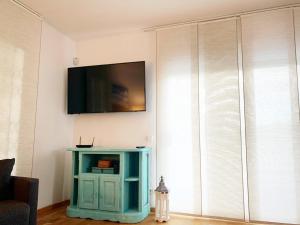 Televízia a/alebo spoločenská miestnosť v ubytovaní Villa Mas Blau