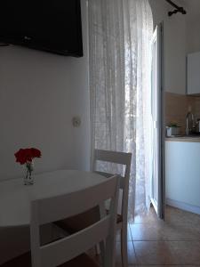 Kuchyň nebo kuchyňský kout v ubytování Apartments Čobanov