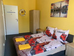 Posteľ alebo postele v izbe v ubytovaní Bon Voyage Apartments