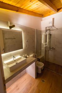 Koupelna v ubytování Santakira Villas