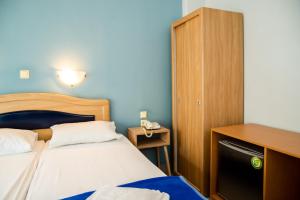 Posteľ alebo postele v izbe v ubytovaní Hôtel Argo