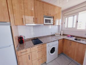Kuchyňa alebo kuchynka v ubytovaní BRAVAHOLIDAYS-112-Kristel 8