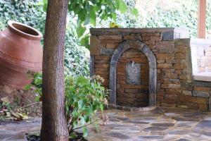 Giardino di Spacious Paradise with stone-build patio