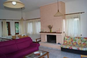 Area soggiorno di Spacious Paradise with stone-build patio