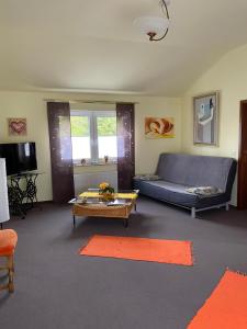 a living room with a couch and a coffee table at Hotel-Pension Teutonia in Braunlage