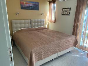 Кровать или кровати в номере Samothraki Akrogiali Rooms