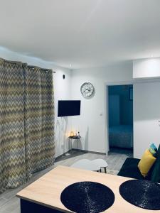 Μια τηλεόραση ή/και κέντρο ψυχαγωγίας στο Maisonnette en hyper centre d’Orléans +7 φωτογραφίες