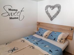 Posteľ alebo postele v izbe v ubytovaní SweetHome + 37 fotografií