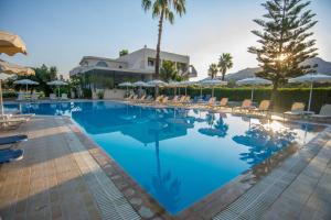 Bazén v ubytování Olive Garden Hotel nebo v jeho okolí