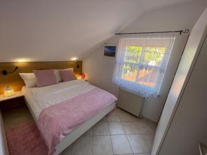 Postel nebo postele na pokoji v ubytování Holiday Home "Mala kuća " with heated pool