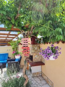 Zahrada ubytování Holiday Home "Mala kuća " with heated pool