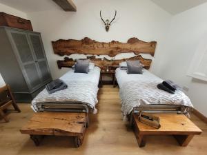 Postel nebo postele na pokoji v ubytování Loch Lomond Blair Byre