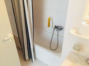 A bathroom at Korona beach apartments III Még 10 kép