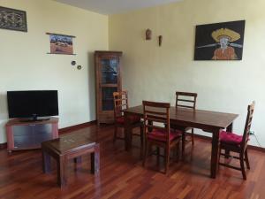 A television and/or entertainment centre at Porta a Mare, free parking