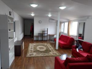 Afbeelding uit fotogalerij van Apartament 5 camere cu balcon Costinesti plaja 5 minute Nucilor 6 in Costinesti