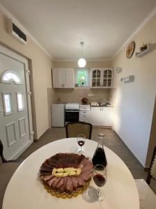 Apartment Lorena的厨房或小厨房