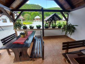 Afbeelding uit fotogalerij van Pensiunea Muntele Gaina in Tîrsa