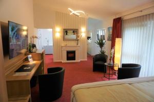 a hotel room with a bed and a fireplace at Hotel Jan van Werth in Koblenz