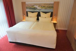Postel nebo postele na pokoji v ubytování Hotel Jan van Werth