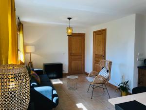 A seating area at Chalet Cosy