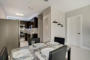 New! Cozy 2 BD 1 BTH Cottage in Miami Shores