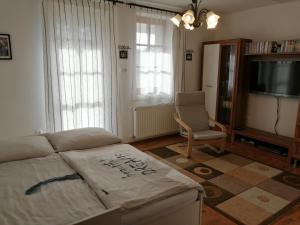 A television and/or entertainment centre at Villa Pedro