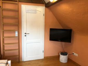 TV a/nebo společenská místnost v ubytování Gästezimmer Adenau