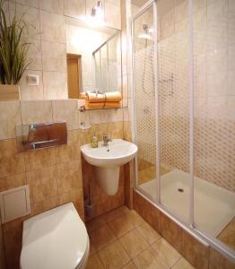 Koupelna v ubytování LAGO Apartamenty i pokoje