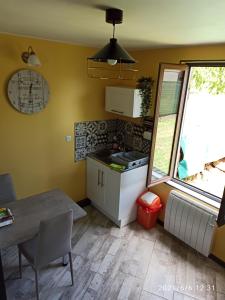 Tranquillité & indépendance au coeur de la sologne的厨房或小厨房