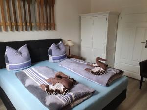 Ένα ή περισσότερα κρεβάτια σε δωμάτιο στο Hotel Domke Haus an der See