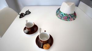 Zestaw do parzenia kawy i herbaty w obiekcie Azure Mare Studios