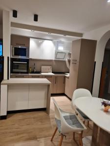 Gallery image of Apartman M.I.R.A. in Cres +4 photos