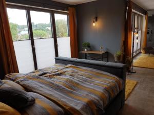 A bed or beds in a room at Timeout Lodges - Luxus für Zwei
