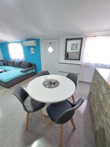 Postel nebo postele na pokoji v ubytování Apartman Ana