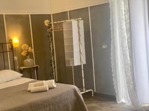 a bedroom with a bed with towels on it at B&B Central Station Suite in Naples