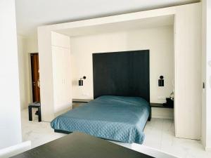 Posteľ alebo postele v izbe v ubytovaní MAGNIT Apartments у самого моря