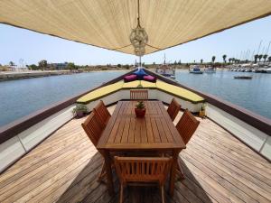 Gallery image of Pillirina House-boat in Marzamemi